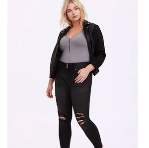 SLATE GREY ZIP V-NECK FOXY TEE